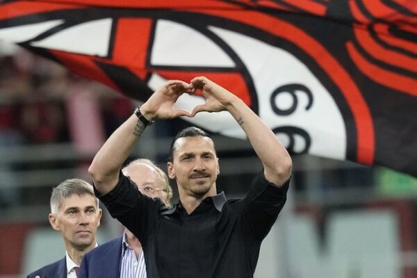 Pemain AC Milan menangis saat Ibrahimovic memutuskan untuk pensiun